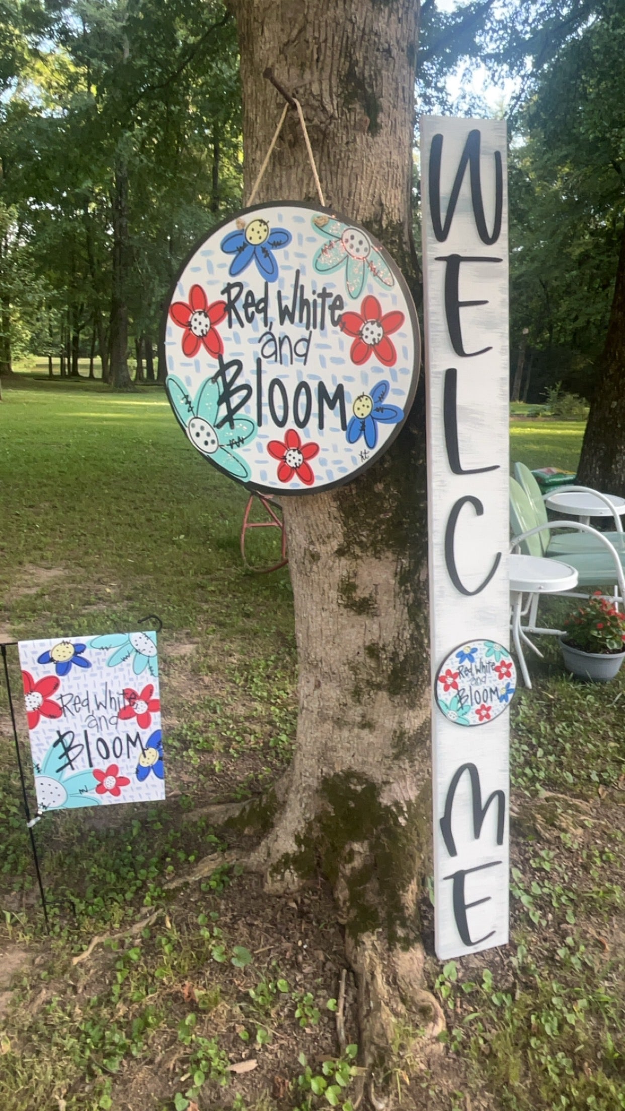 Red White & Bloom Garden Flag